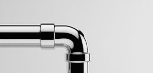 Fotomontage av ett blankt kromrör i minimalistisk stil