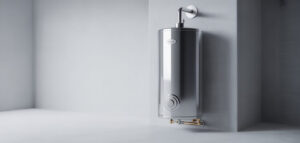 Ny varmvattenberedare i minimalistisk vit tvättstuga